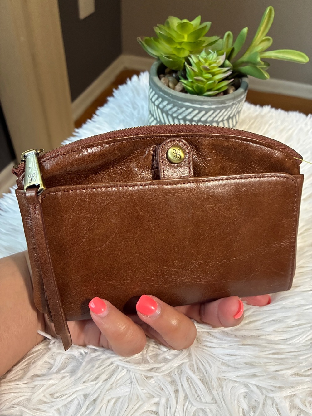 HOBO International Leather Wallet Clutch 🤎 - Picture 7 of 11